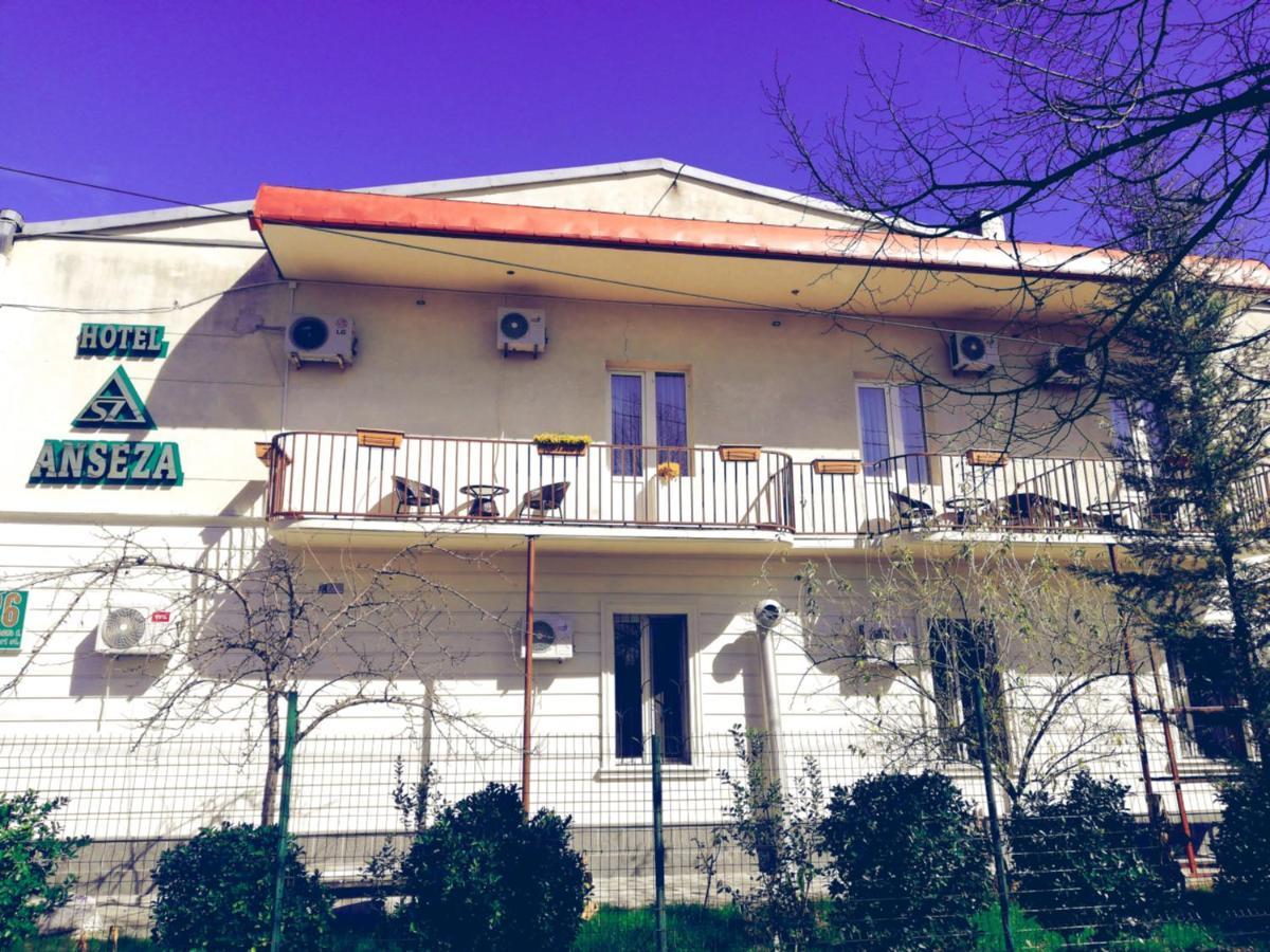 Anseza Hotel Kutaisi Exterior foto